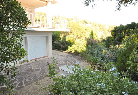 Villa Chantoiseau: Building, Property, Furniture, Window, Comfort, Wood, Interior Design, Shade, Floor