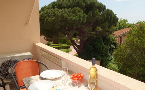 Les Vignes: Proprietà, Immobiliare, Casa, Camera, Casa, Albero, Balcone, Vacanza, Villa, Costruzione