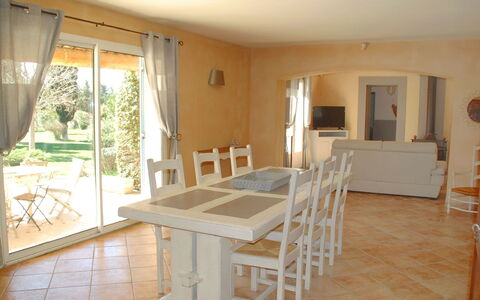 Siflora: Property, Room, Furniture, Floor, Building, Table, Interior Design, House, Dining Room, Ceiling