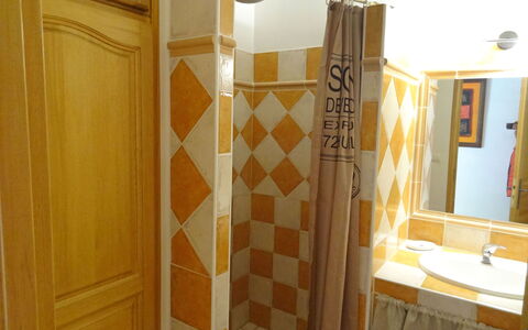 Siflora: Mirror, Sink, Wood, Lighting, Plumbing Fixture, Tap, Interior Design, Floor, Bathroom