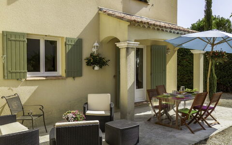 Villa Ballandé: Propriété, Maison, Bâtiment, Patio, Domicile, Immobilier, Meubles, Pièce, Design Intérieur, Table