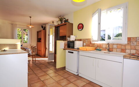 Villa Ballandé: Cuisine, Comptoir, Meubles, Sol, Design Intérieur, Principaux Appliance, Appareil De Cuisine, Sol, Cabinetry, Pièce