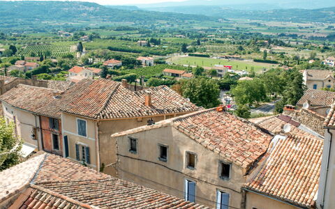 Villa Ballandé: Ciel, Bâtiment, Fenêtre, Maison, Bois, Design Urbain, Arbre, Zone Résidentielle, Paysage