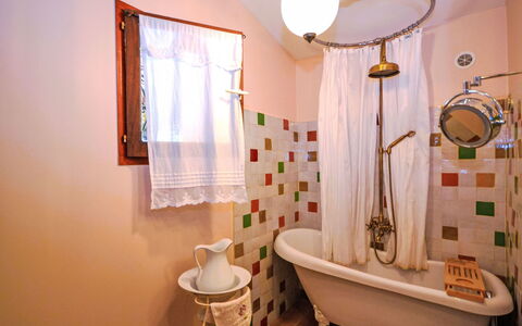 Le Bois D'Amour: Design Intérieur, Sol, Luminaire, Plafond, Sol, Luminaire Plomberie, Éclairage, Salle De Bains, Pièce, Plomberie