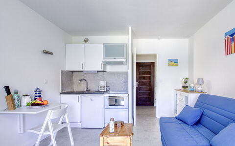 Le Mas de la Mer: Blume, Pflanze, Pflanzengemeinschaft, Himmel, Botanik, Blütenblatt, Natur, Berg, Natürliche Landschaft, Vegetation