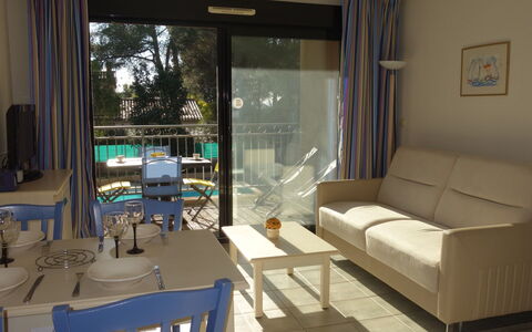 La Marina: Kamer, Eigendom, Meubilair, Woonkamer, Interieur Ontwerp, Gebouw, Onroerend Goed, Verdieping, Tafel, Huis