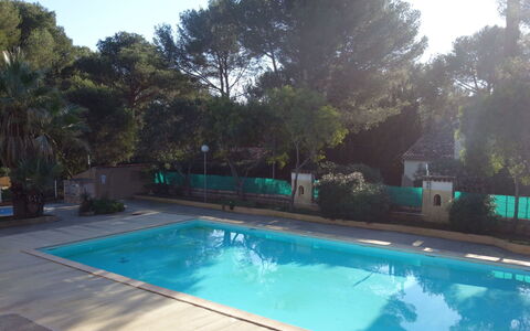 La Marina: Zwembad, Eigendom, Vrije Tijd, Onroerend Goed, Huis, Huis, Backyard, Gras, Boom, Gebouw