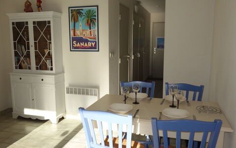 La Marina: Kamer, Eigendom, Eetkamer, Meubilair, Interieur Ontwerp, Verdieping, Huis, Tafel, Muur, Gebouw