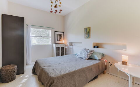 La Chilière: Chambre, Meubles, Lit, Pièce, Propriété, Design Intérieur, Cadre De Lit, Sol, Plafond, Drap De Lit