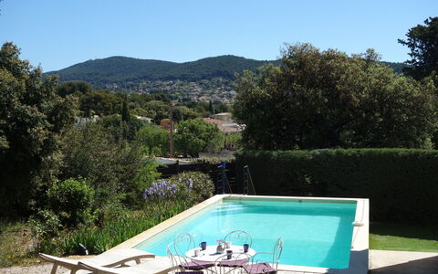 La Chilière: L'Eau, Plante, Ciel, Bâtiment, Piscine, La Nature, Bleu Azur, Botanique, Arbre, Paysage Naturel