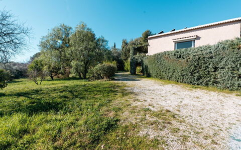 La Chilière: Ciel, Plante, Propriété, Communauté Des Plantes, Fenêtre, Bâtiment, Paysage Naturel, Arbre, Lot Terre, Végétation