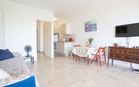 Le Trident: Mobilia, Costruzione, Legna, Illuminazione, Pavimentazione, Interior Design, Pavimento, Casa, Soggiorno, Tavolo