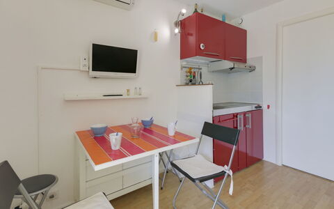 Le Clos des Lavandes: Zimmer, Eigentum, Möbel, Gebäude, Interior Design, Haus, Grundeigentum, Tabelle, Fussboden, Dachgeschoss