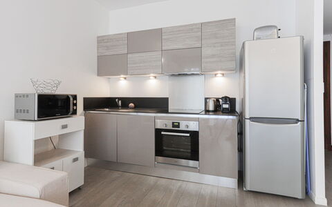 Le Mozart: Cabinetry, Eigendom, Meubilair, Huishoudapparatuur, Gebouw, Fornuis, Toestel Van De Keuken, Countertop, Keuken, Interieur Ontwerp