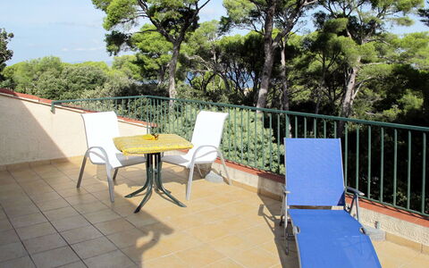 Six Fours 617: Eigentum, Tabelle, Möbel, Baum, Stuhl, Schatten, Gartenmöbel, Tisch Im Freien, Gebäude, Himmel