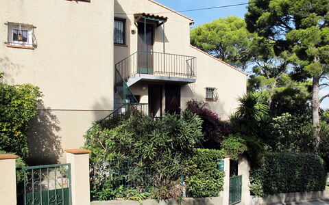 Six Fours 617: Pflanze, Gebäude, Eigentum, Fenster, Himmel, Haus, Baum, Die Architektur, Grundstueck, Tür