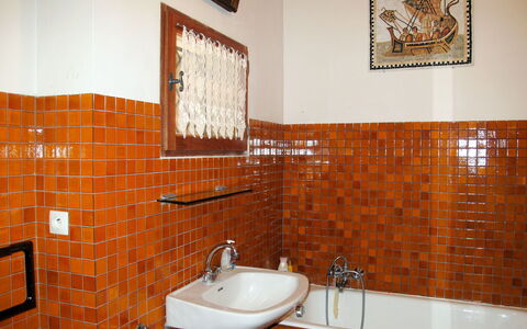 Schöner Stern: Badezimmer, Zimmer, Eigentum, Fliese, Wand, Interior Design, Grundeigentum, Armatur, Gebäude, Haus