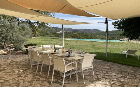 La Princesse: Mesa, Planta, Mueble, Edificio, Silla, Mesa Al Aire Libre, Árbol, Sombra, Diseño De Interiores, Mueble Para Exteriores