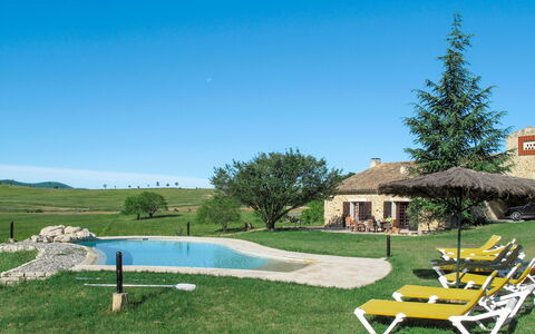 La Princesse: Propiedad, Piscina, Paisaje Natural, Casa, Bienes Raíces, Patio Interior, Hierba, El Terreno Del Lote, Césped, Inmuebles