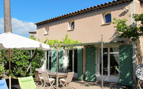 Olivier: Sky, Building, Plant, Property, Window, Blue, Azure, Shade, Door, House