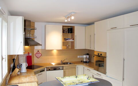 Olivier: Room, Property, Furniture, Kitchen, Interior Design, Cabinetry, Countertop, House, Building, Ceiling