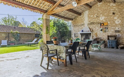 Bastide du 19Ième: Plante, Meubles, Table, Chaise, Design Intérieur, Ombre, Mobilier De Jardin, Arbre, Tableau De Plein Air, Immobilier