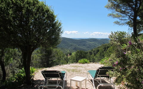 Le Cabanon: Vegetazione, Arbusto, Primavera, Villetta, Giardino, Shade, Backyard, Cortile, Sedia