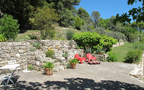 Le Cabanon: Vegetazione, Arbusto, Primavera, Villetta, Giardino, Shade, Backyard, Cortile, Sedia