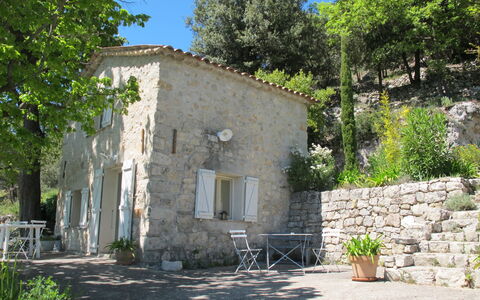 Le Cabanon: Vegetazione, Arbusto, Primavera, Villetta, Giardino, Shade, Backyard, Cortile, Sedia