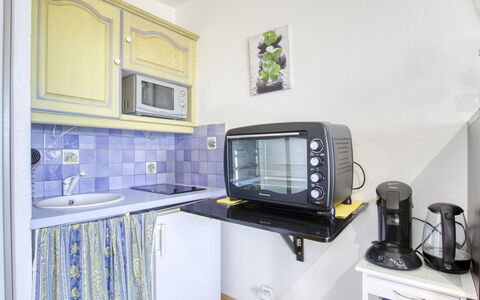 Vanille: Cabinetry, Countertop, Bygning, Indretning, Håndvask, Køkken, Etage, Husholdningsapparat, Gulvbelægning, Køkken Apparat