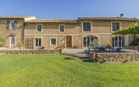 Le Mas des Buis: Sky, Plant, Property, Window, Building, Land Lot, Architecture, Grass, House, Cottage