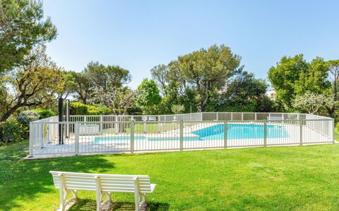 Accommodation:&nbsp;Les Caroubiers 104.2