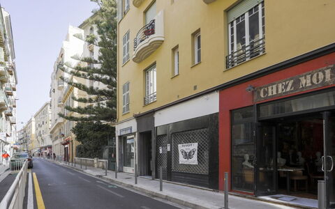 Le Paganini: Building, Property, Window, Infrastructure, Road Surface, Urban Design, House, Condominium, Sky, Plant