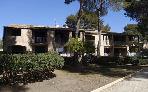 Saint Cyr sur Mer les Lecques 255: Pianta, Cielo, Costruzione, Proprietà, Finestra, Albero, Architettura, Lotto, Casa, Quartiere