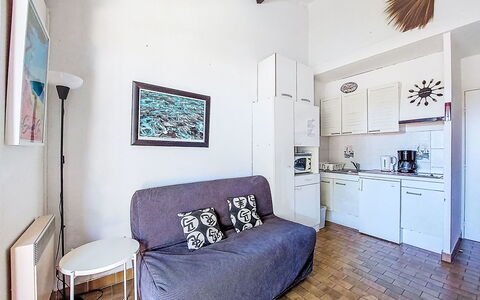 Saint Cyr sur Mer les Lecques 255: Mobilia, Interior Design, Pavimentazione, Pavimento, Camera, Divano, Appartamento, Soggiorno, Casa, Illuminazione