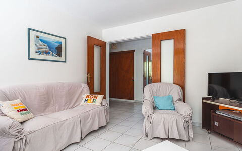 Les Roches Fleuries: Meubles, Design Intérieur, Chaise, Sol, Table, Recours, Sol, Plafond, Pièce, Eco Hôtel