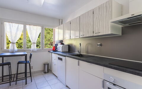 Les Roches Fleuries: Meubles, Design Intérieur, Chaise, Sol, Table, Recours, Sol, Plafond, Pièce, Eco Hôtel