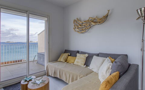 La Kamarina: Pflanze, Eigentum, Gebäude, Natürliche Landschaft, Baum, Grundstueck, Haus, Hütte, Landschaft, Wohngebiet