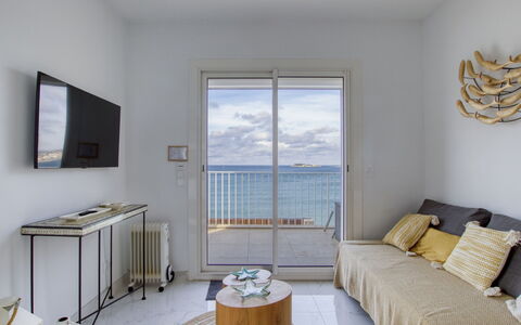 La Kamarina: Pflanze, Eigentum, Gebäude, Natürliche Landschaft, Baum, Grundstueck, Haus, Hütte, Landschaft, Wohngebiet