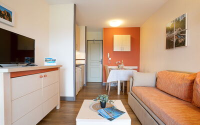 Accommodation:&nbsp;Le Village (C3 217) 400.39