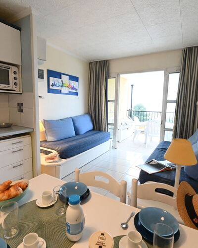 Le Village (C4221) 400.1