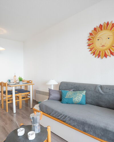 Le Village (E1212) 400.25