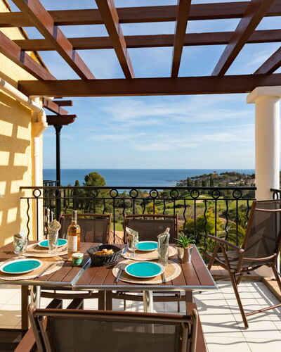 Le Village (C4319) 400.36