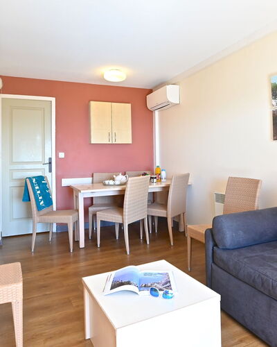 Le Village (E1 309) 400.67