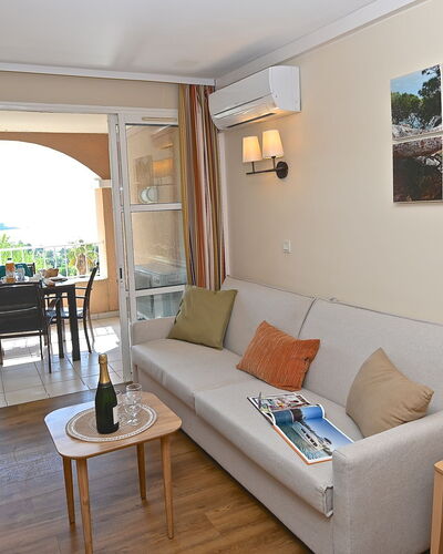 Le Village (E1 208) 400.9