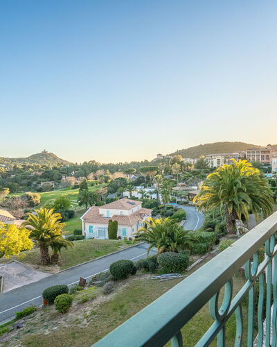 Le Village (C8 245) 400.11