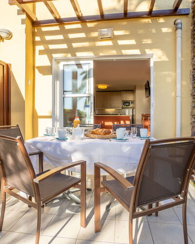 Le Village (C4 010) 400.7