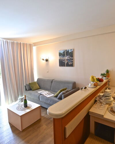 Le Village (C6013) 400.65