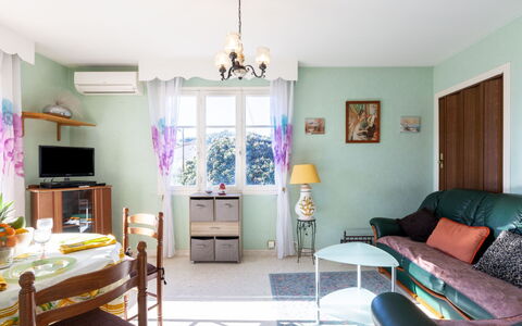 Le Néflier: Cielo, Costruzione, Pianta, Finestra, Albero, Urban Design, Zona Residenziale, Asfalto, Ruota, Manto Stradale