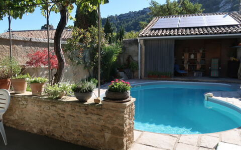 La Croix du Puits: Acqua, Pianta, Proprietà, Costruzione, Vaso Di Fiori, Cielo, Azzurro, Piscina, Albero, Pianta Della Casa